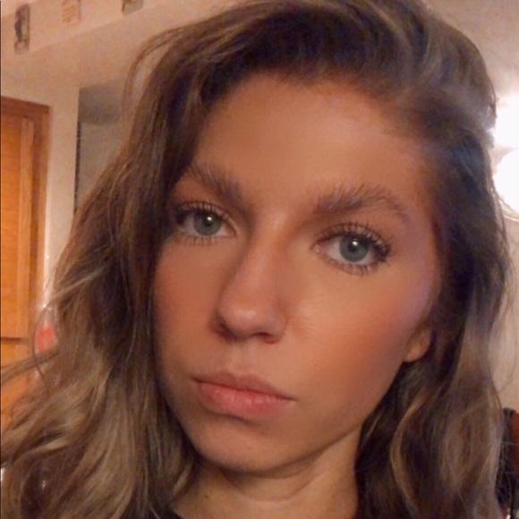 Meet your Posher, Nicole - Picture 1 of 1